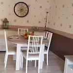 T2 Dans Une Jolie Residence Arboree De Frejus